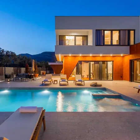 Villa Seven Hearts With Heated Pool And Private Basketball Playground Near Split Kastela