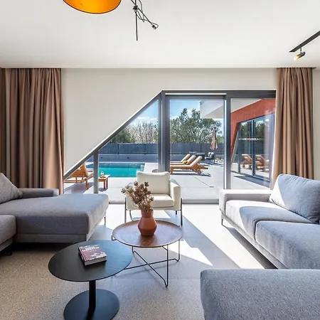 Villa Seven Hearts With Heated Pool And Private Basketball Playground Near Split