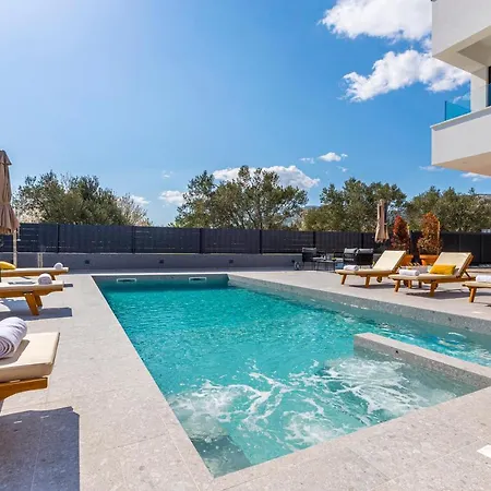 Seven Hearts With Heated Pool And Private Basketball Playground Near Split Villa *
