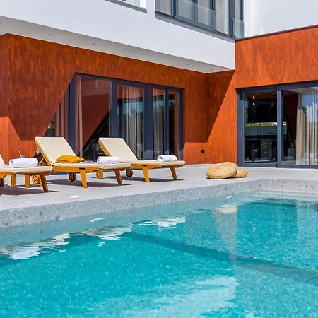 Seven Hearts With Heated Pool And Private Basketball Playground Near Split Villa *