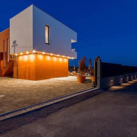 Seven Hearts With Heated Pool And Private Basketball Playground Near Split Villa Kastela