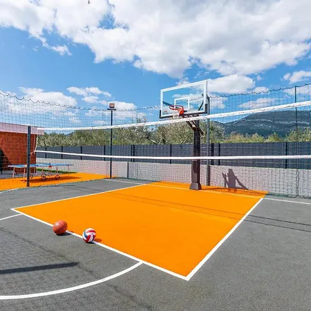 Villa Seven Hearts With Heated Pool And Private Basketball Playground Near Split *