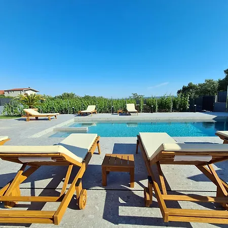 Seven Hearts With Heated Pool And Private Basketball Playground Near Split