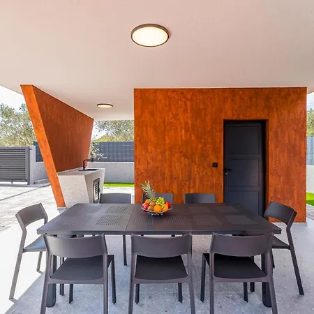 Villa Seven Hearts With Heated Pool And Basketball Court Near Split فيلة Kaštela