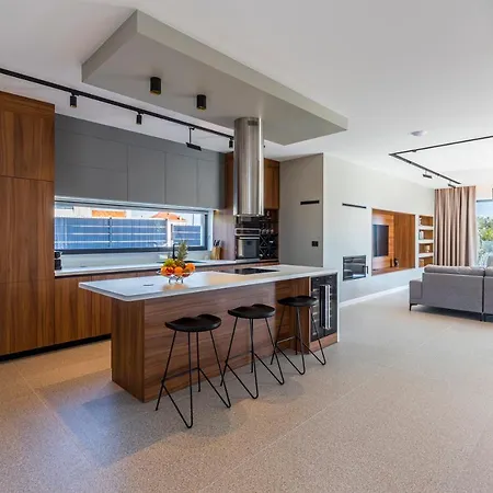 فيلة Villa Seven Hearts With Heated Pool And Basketball Court Near Split