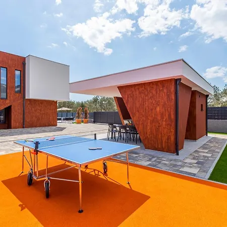 Seven Hearts With Heated Pool And Private Basketball Playground Near Split Villa *
