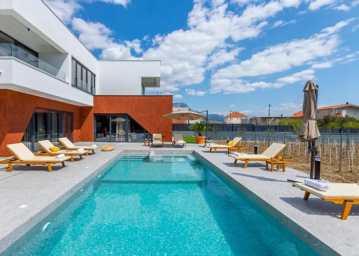 Seven Hearts With Heated Pool And Basketball Court Near Split Villa *