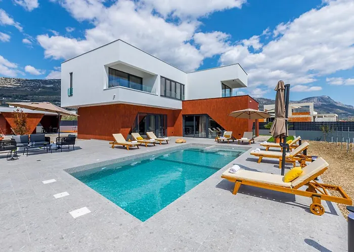 Seven Hearts With Heated Pool And Basketball Court Near Split Villa Kaštela