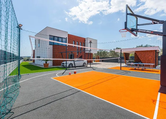 Seven Hearts With Heated Pool And Basketball Court Near Split Villa Kaštela