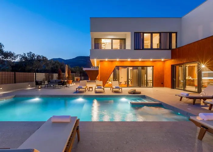 Villa Seven Hearts With Heated Pool And Basketball Court Near Split Kaštela