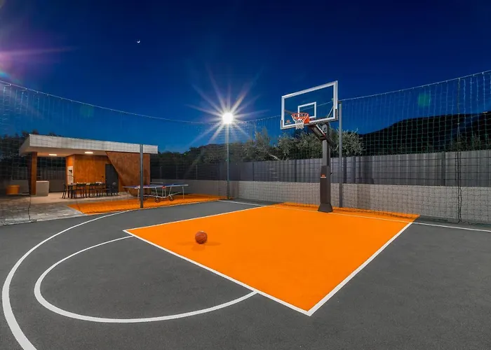 Seven Hearts With Heated Pool And Basketball Court Near Split Villa Kaštela