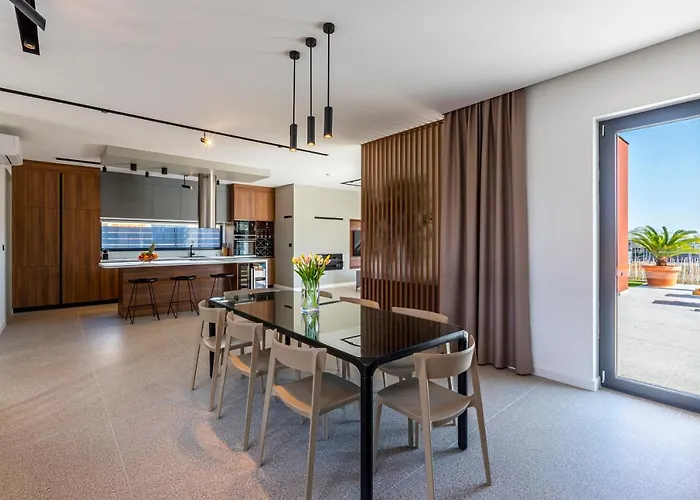 Seven Hearts With Heated Pool And Basketball Court Near Split Villa *