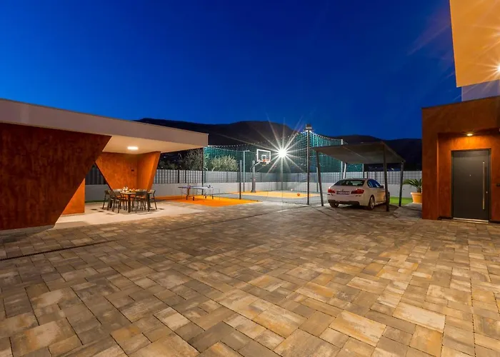 Seven Hearts With Heated Pool And Basketball Court Near Split Villa *