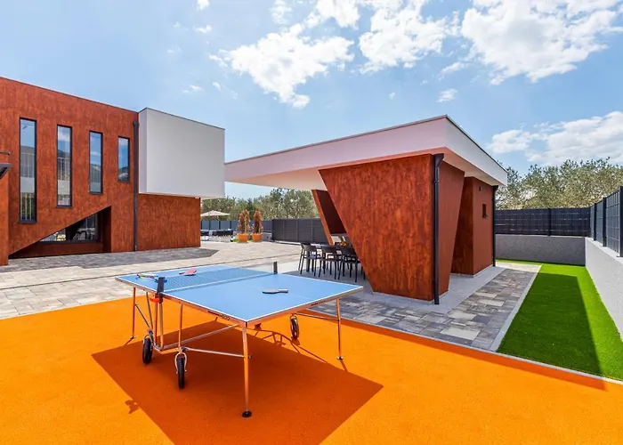Seven Hearts With Heated Pool And Basketball Court Near Split Villa *