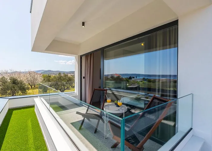 Seven Hearts With Heated Pool And Basketball Court Near Split Villa Kaštela