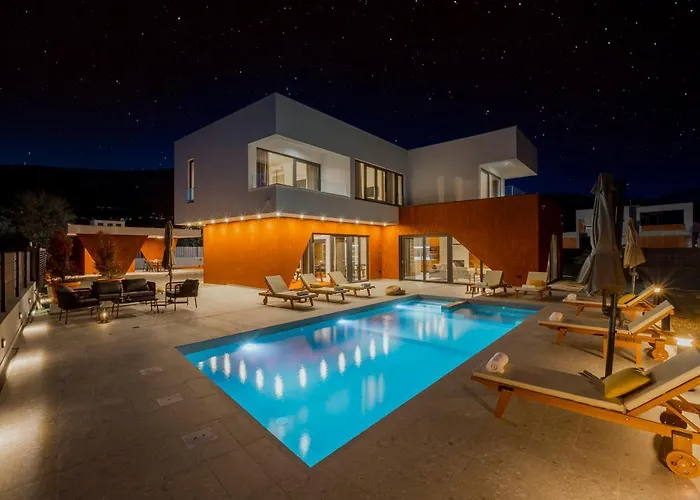 Seven Hearts With Heated Pool And Basketball Court Near Split * Kaštela