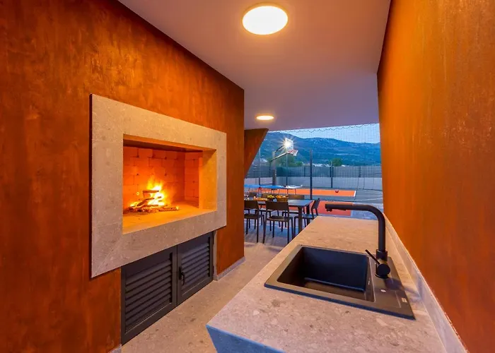 Villa Seven Hearts With Heated Pool And Basketball Court Near Split
