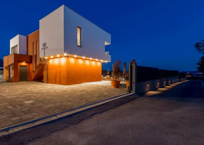 Seven Hearts With Heated Pool And Basketball Court Near Split Villa Kaštela