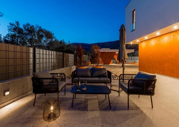 Seven Hearts With Heated Pool And Basketball Court Near Split Villa *