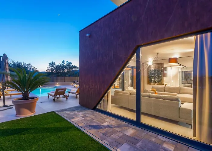 Seven Hearts With Heated Pool And Basketball Court Near Split