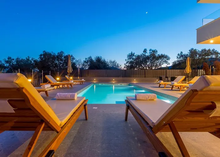Seven Hearts With Heated Pool And Basketball Court Near Split Villa *
