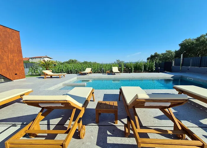 Seven Hearts With Heated Pool And Basketball Court Near Split
